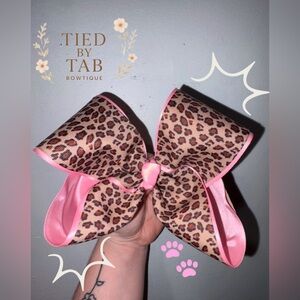 Baby Girls/Little Girls oversized pink cheetah hand tied boutique ribbon bow!